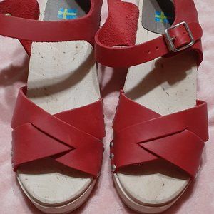 NEW Size 40 MIA red sandals/clogs